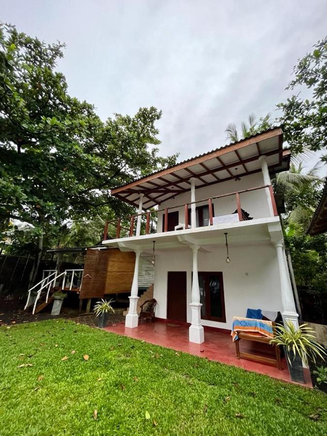 Beach House Kalukatiya - Family Villa, Seaview Room, Garden Room ديكويلاّ تين المظهر الخارجي الصورة