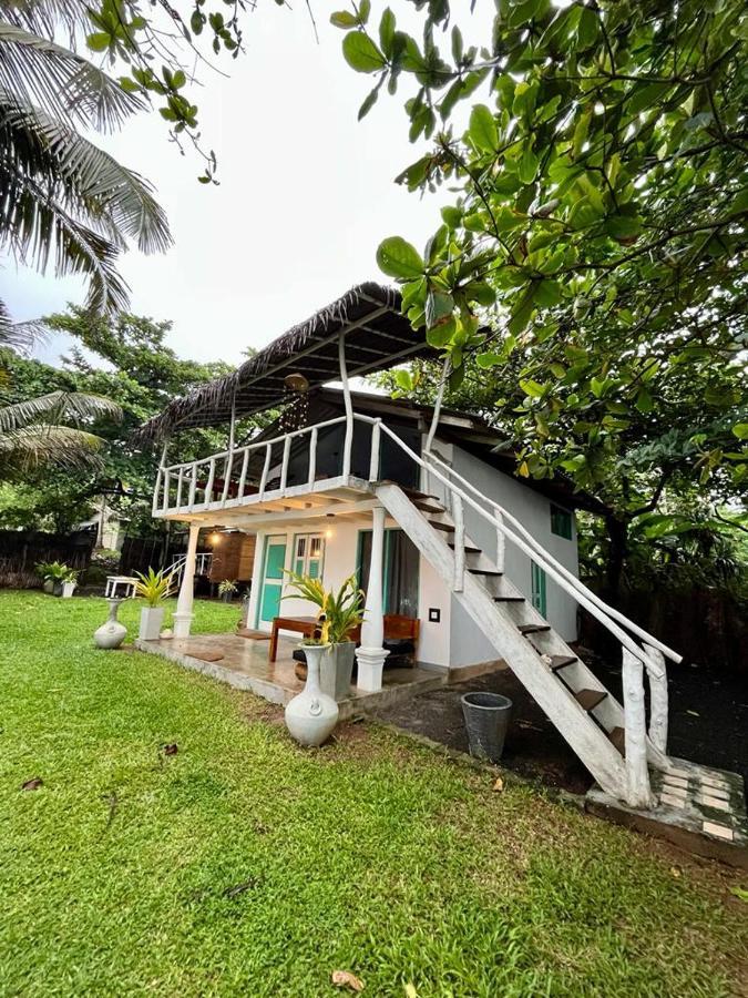 Beach House Kalukatiya - Family Villa, Seaview Room, Garden Room ديكويلاّ تين المظهر الخارجي الصورة