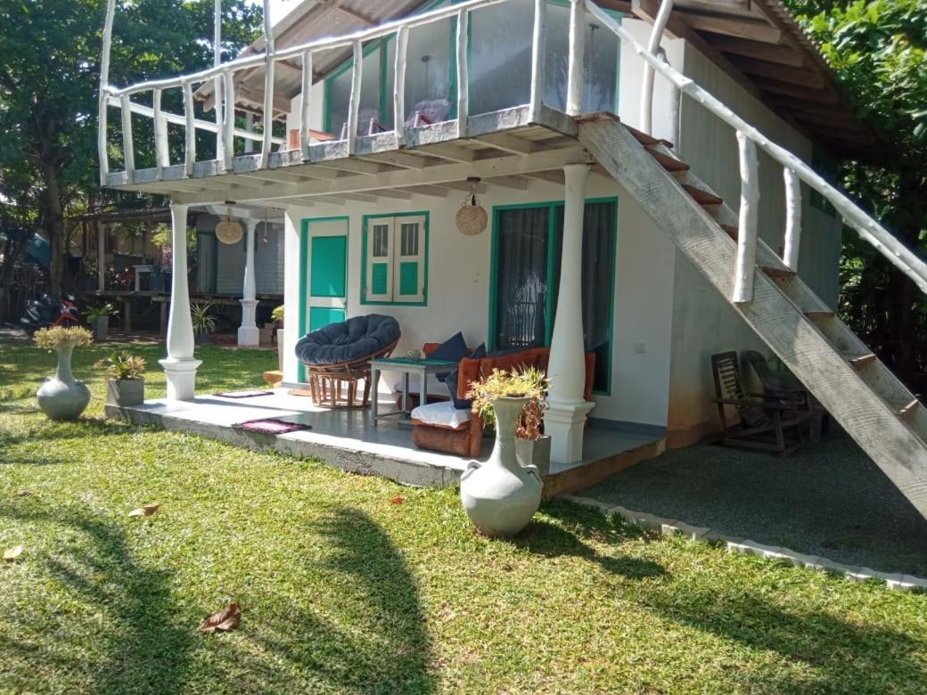Beach House Kalukatiya - Family Villa, Seaview Room, Garden Room ديكويلاّ تين المظهر الخارجي الصورة