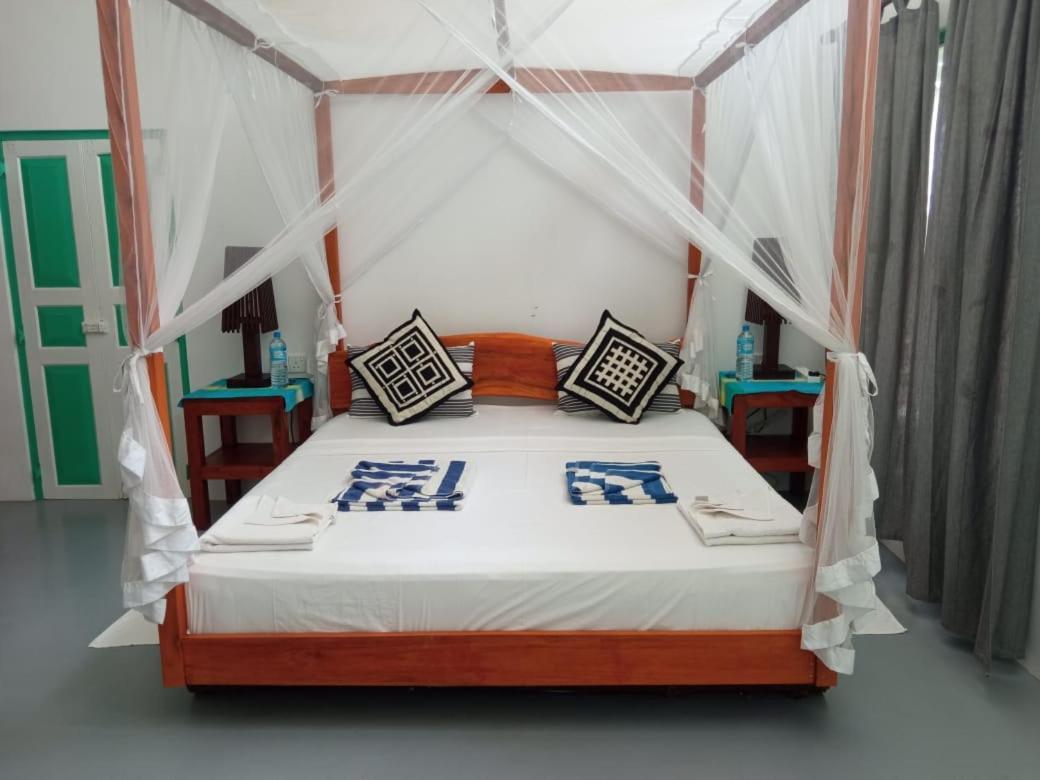Beach House Kalukatiya - Family Villa, Seaview Room, Garden Room ديكويلاّ تين المظهر الخارجي الصورة