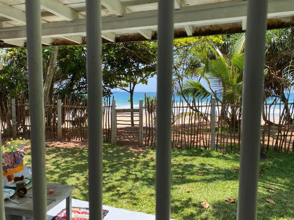 Beach House Kalukatiya - Family Villa, Seaview Room, Garden Room ديكويلاّ تين المظهر الخارجي الصورة