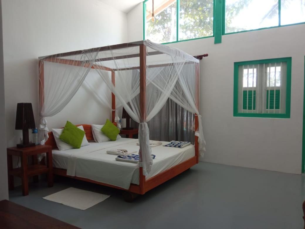 Beach House Kalukatiya - Family Villa, Seaview Room, Garden Room ديكويلاّ تين المظهر الخارجي الصورة