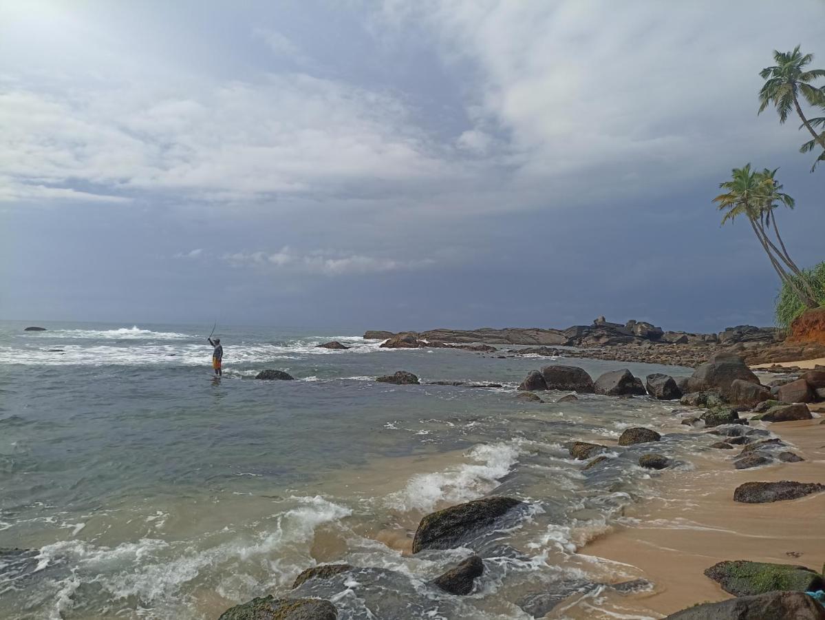 Beach House Kalukatiya - Family Villa, Seaview Room, Garden Room ديكويلاّ تين المظهر الخارجي الصورة