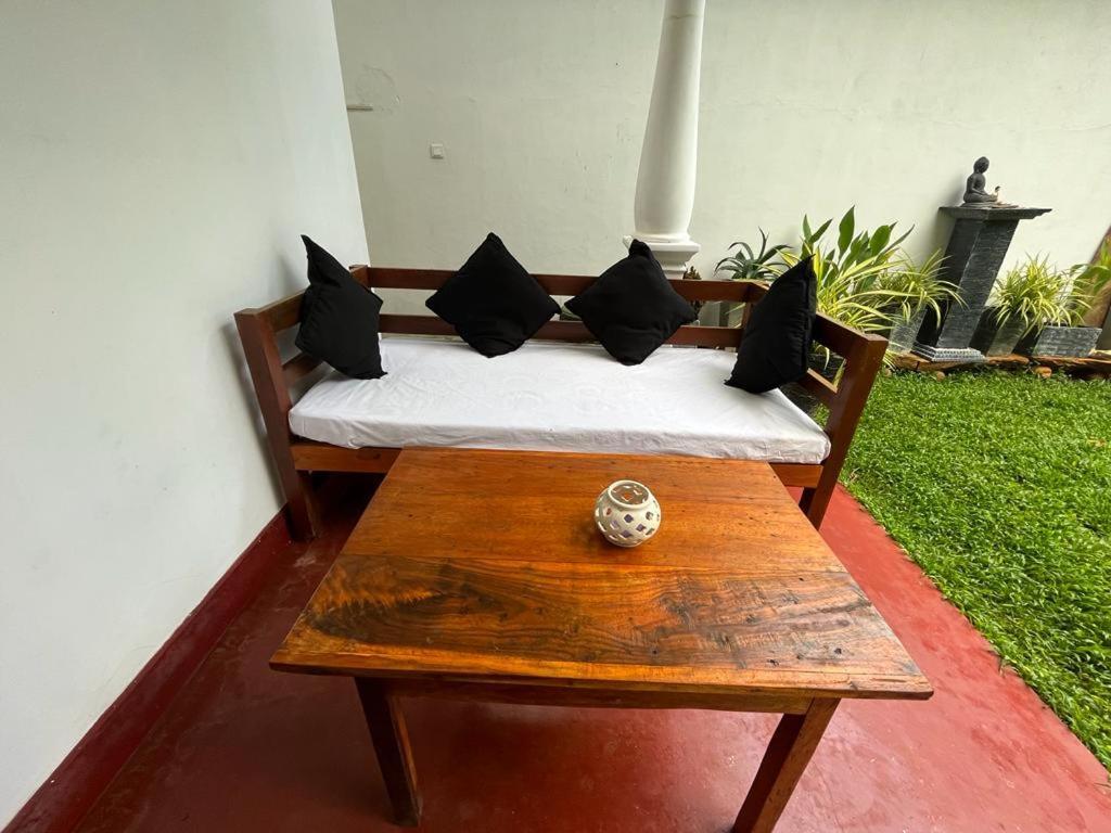 Beach House Kalukatiya - Family Villa, Seaview Room, Garden Room ديكويلاّ تين المظهر الخارجي الصورة