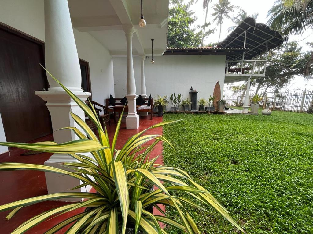 Beach House Kalukatiya - Family Villa, Seaview Room, Garden Room ديكويلاّ تين المظهر الخارجي الصورة