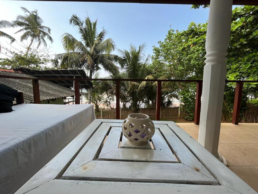 Beach House Kalukatiya - Family Villa, Seaview Room, Garden Room ديكويلاّ تين المظهر الخارجي الصورة