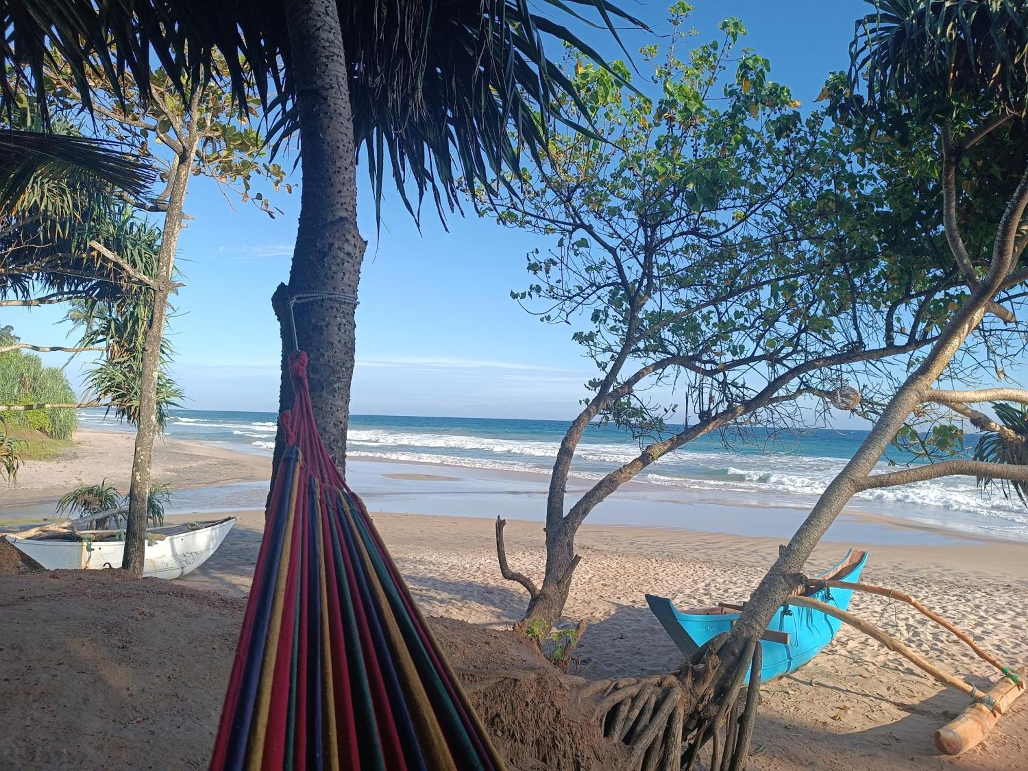 Beach House Kalukatiya - Family Villa, Seaview Room, Garden Room ديكويلاّ تين المظهر الخارجي الصورة