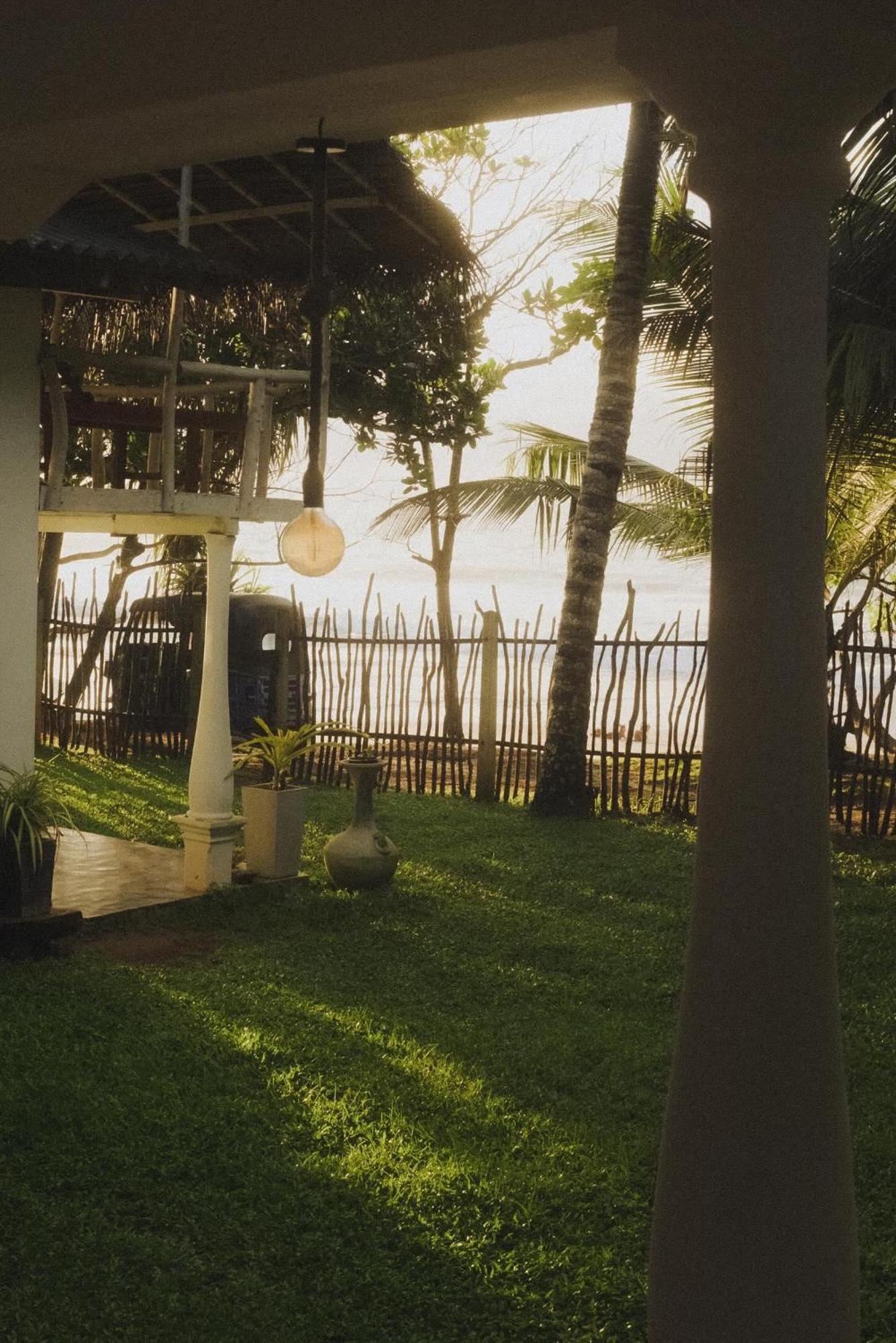 Beach House Kalukatiya - Family Villa, Seaview Room, Garden Room ديكويلاّ تين المظهر الخارجي الصورة