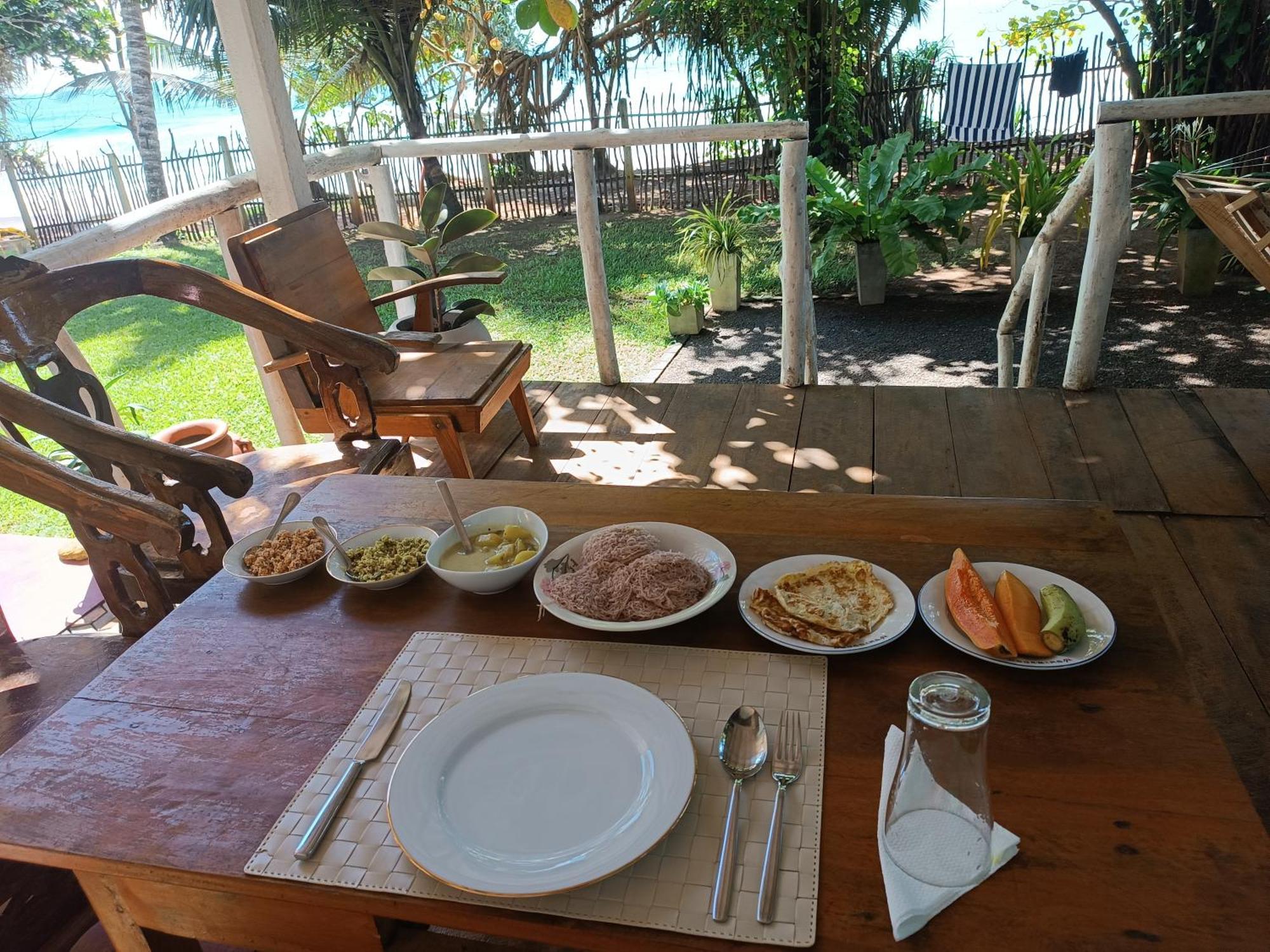 Beach House Kalukatiya - Family Villa, Seaview Room, Garden Room ديكويلاّ تين المظهر الخارجي الصورة